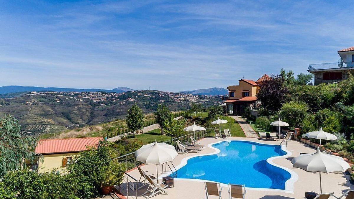 Laureana Cilento House | Villa Albatros B: A characteristic and welcoming independent house surrounded by the greenery, with Free WI-FI.