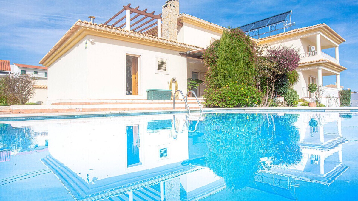 Seixal Villa | Villa Alegre - Lovely Holiday Villa with Private Pool in Sesimbra
