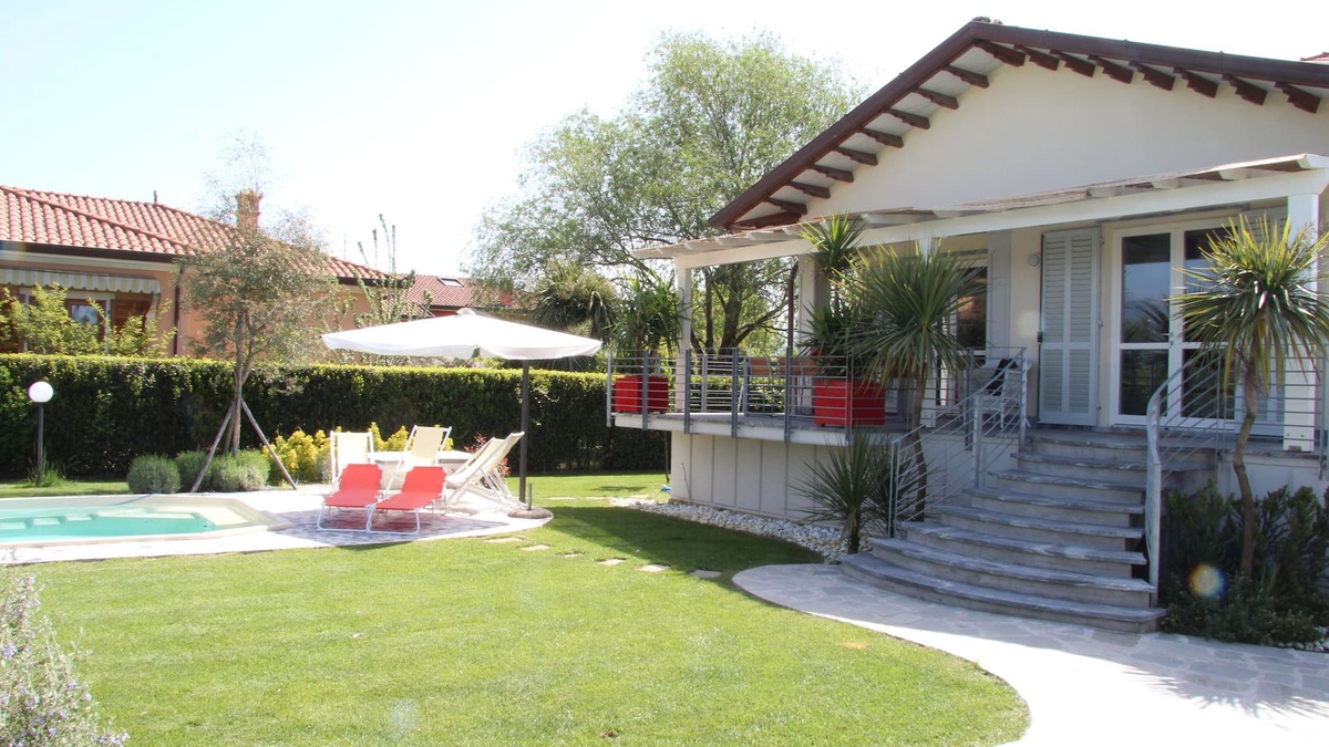 Marina di Pietrasanta House | Villa alex, single villa near the sea and the apuane alps