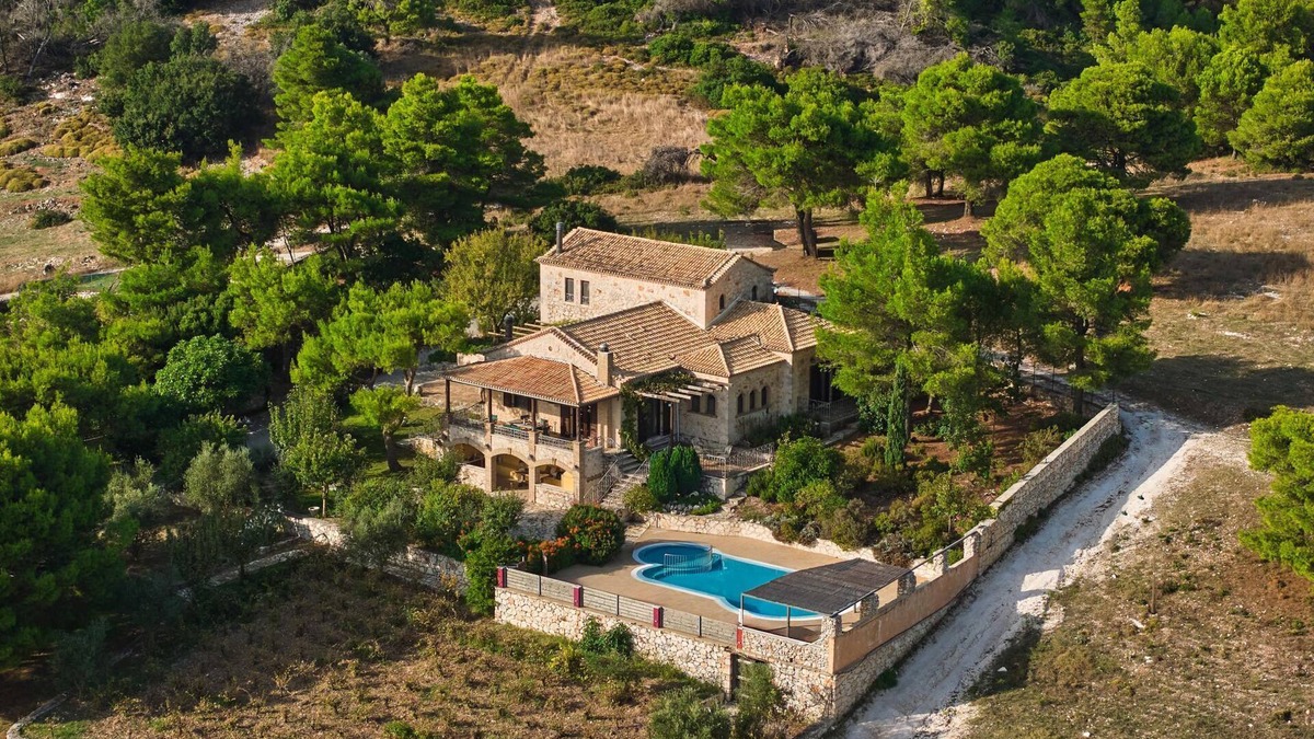 Koiliomenos Villa | Villa Alexandros - Stone Villa with Private Pool