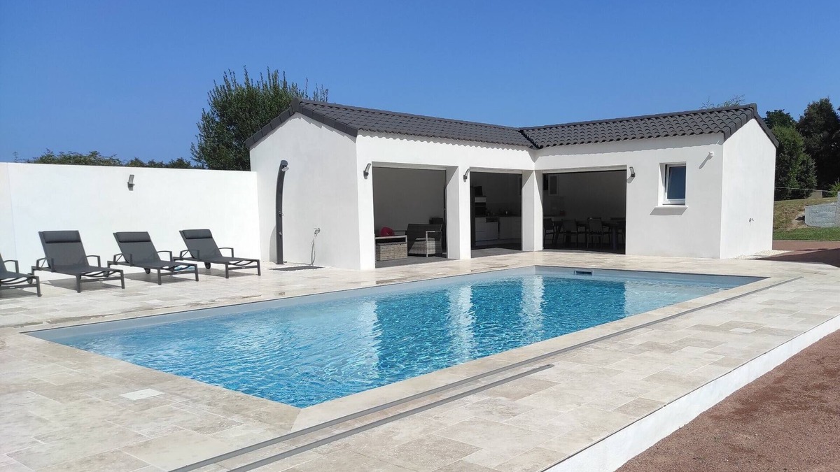 La Garnache Villa | Villa 'Alice 8 Pers Avec Piscine' with Private Pool, Private Terrace and Wi-Fi