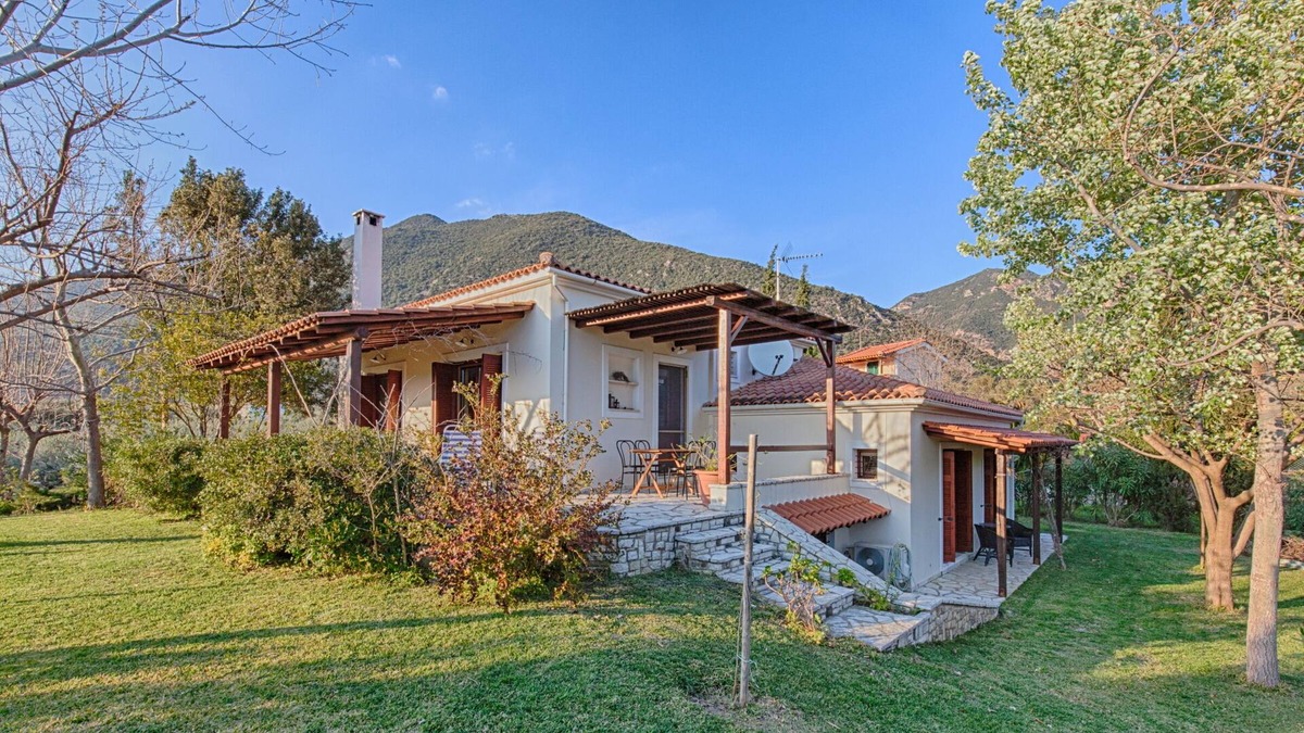 Skaloma Villa | Villa Almyriki 18km from Nafpaktos - 250m from the sea - 8 -10 persons