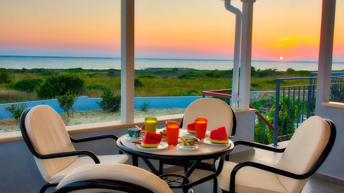 Kounopetra Villa | Villa Amalia - Where the sunset fills mind with the most beautiful of dreams.
