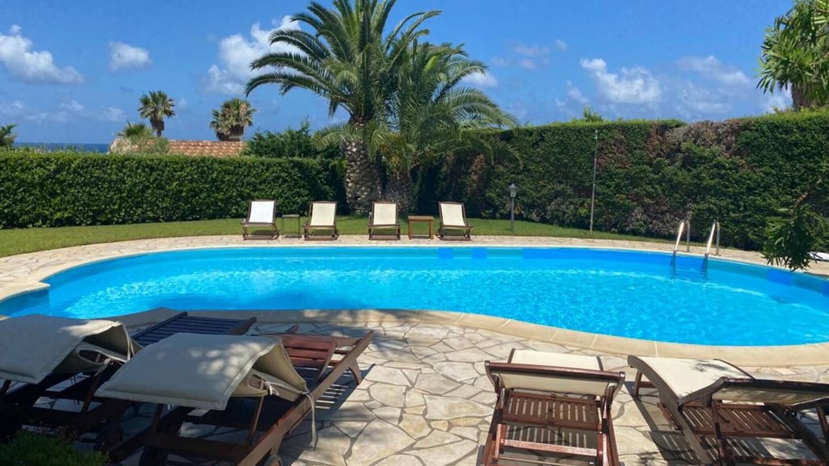 Custonaci Villa | Villa 'Amazing Sunset' with Sea View, Wi-Fi and Air Conditioning