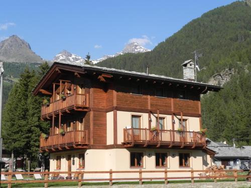 Champoluc Bed & Breakfast | Villa Americana Chambres d'Hotes