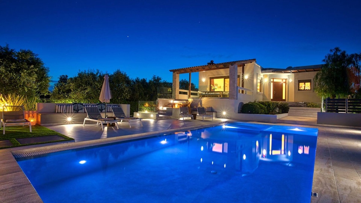 Pitharion Villa | Villa Ampelaki - Premium Villa with heated pool