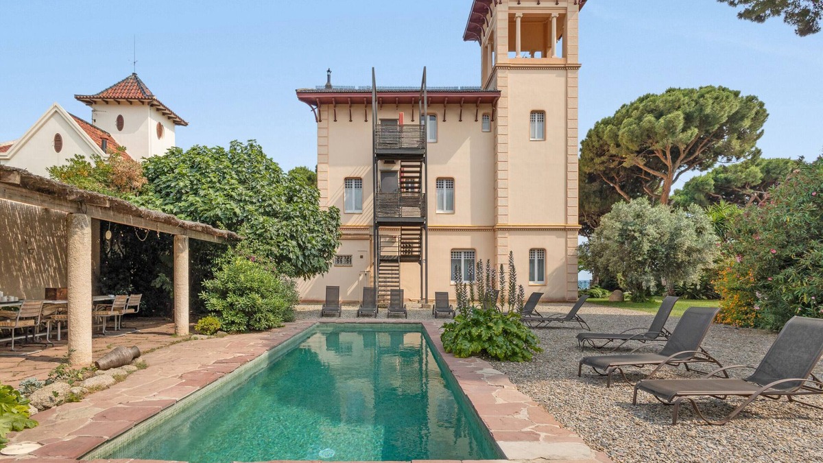Sant Vicenc de Montalt Villa | 'Villa Antonia' with Sea View, Wi-Fi and Air Conditioning