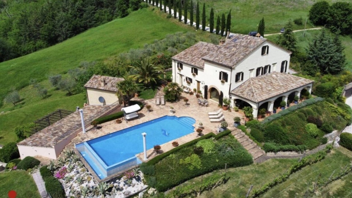 SantʼAngelo in Pontano Villa | Villa and Farmhouse with Housekeeper, on private estate available all year