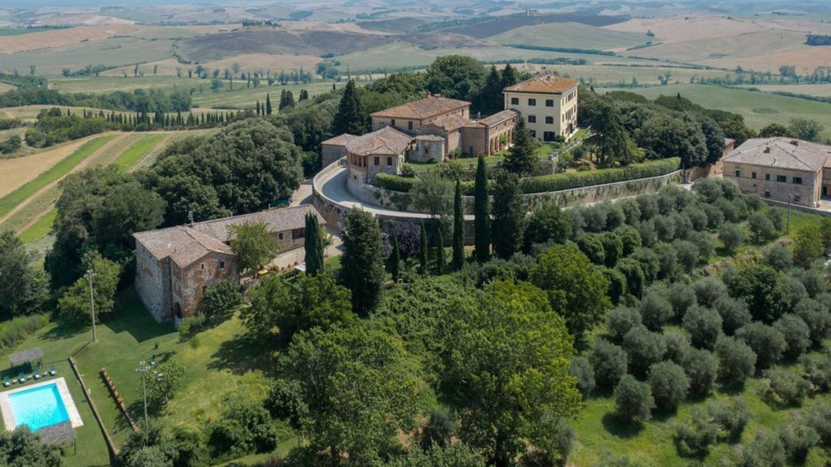 Radi House | VILLA AND FARMHOUSE OF RADI SIENA- Apartment ISTRICE AIR COND POOL GARDEN