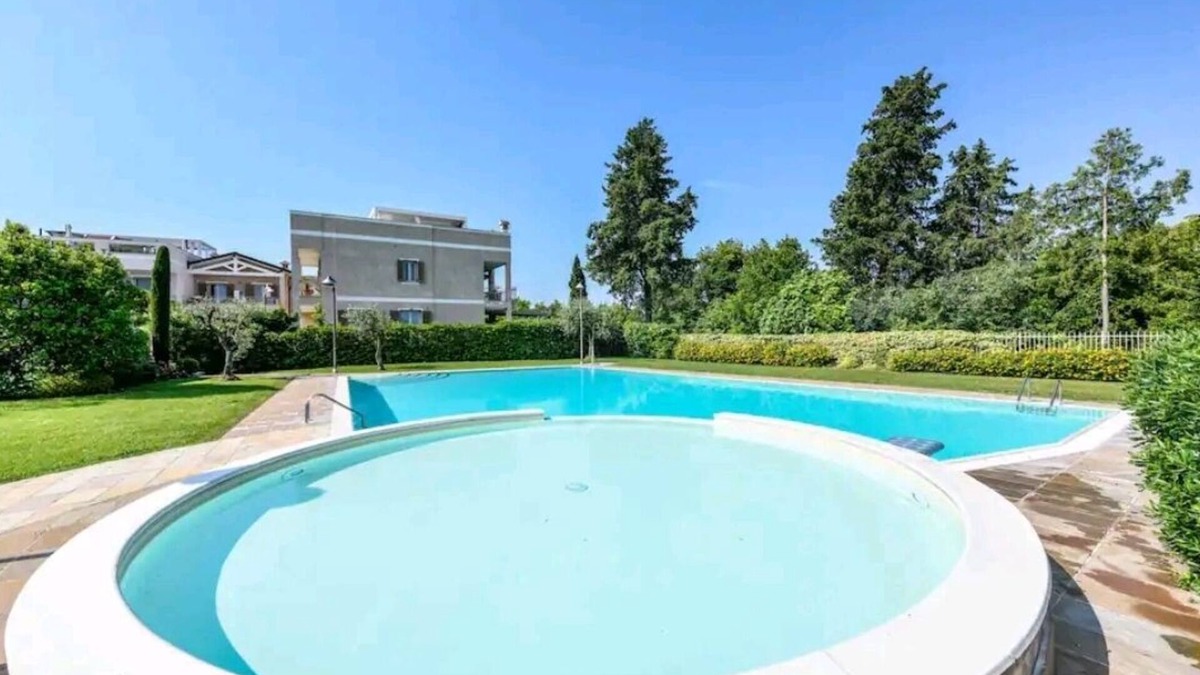 Cavalcaselle Apartment | Villa Angelina Peschiera del Garda Exklusive Ferienwohnung mit Pool