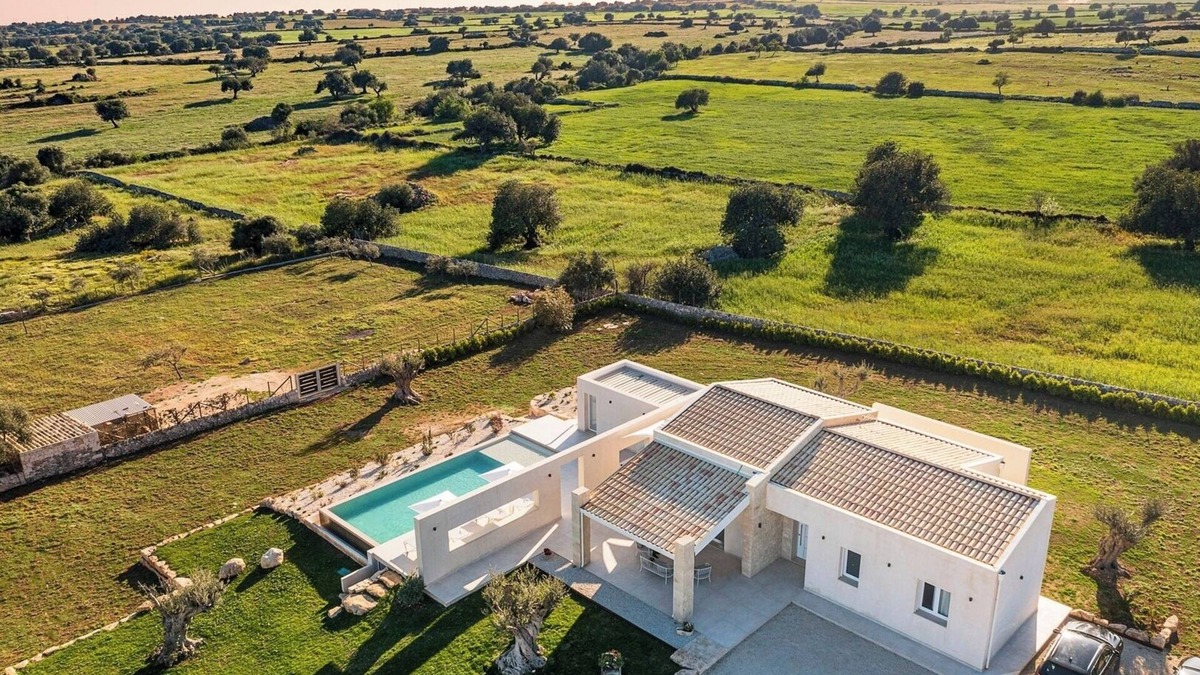 Rosolini Villa | Villa Angelo - Elegant private villa with pool