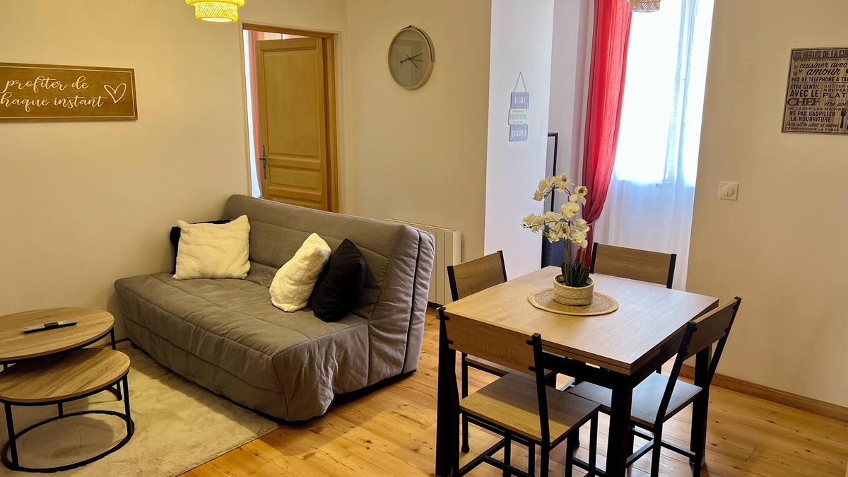 Barcelonnette Apartment | Villa Anita -town center -private parking- wifi.