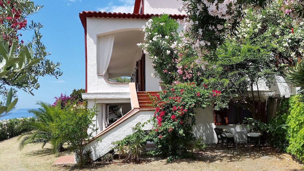 Fuscaldo Apartment | Villa Anna - Apartment with a stunning sea view just minutes from the beach