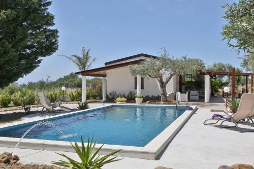 Lascari Villa | Villa Anna (by Vacation Service)