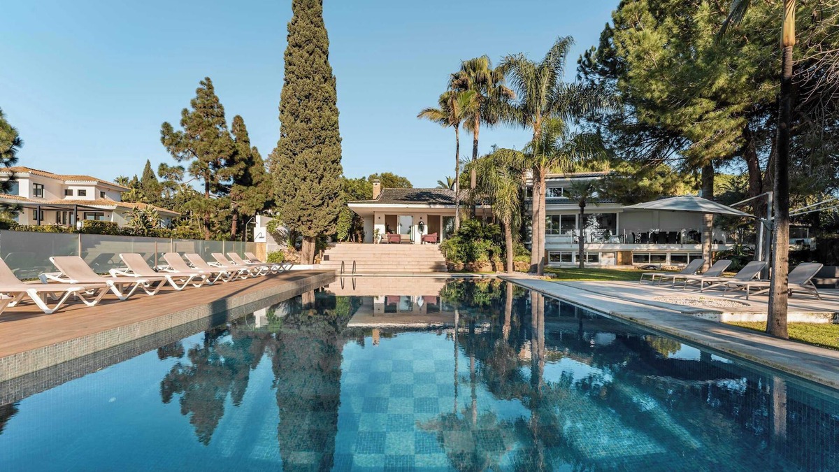 Urbanizacion Hacienda las Chapas Villa | Villa Anna | Pool Gym Cinema Spa Plunge Pool 7 Bedrooms