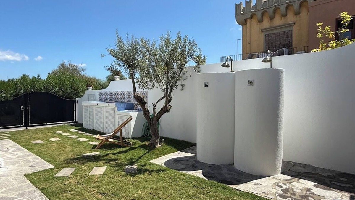 Vulcano Porto Villa | Villa Anna " the mulberries", facing the sea, opposite the spa, central