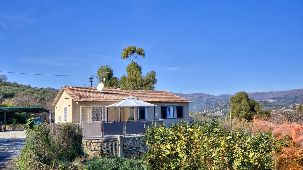 Poggi Villa | Villa Anna with private pool located on ground level 2 bedroom for 6 persons.