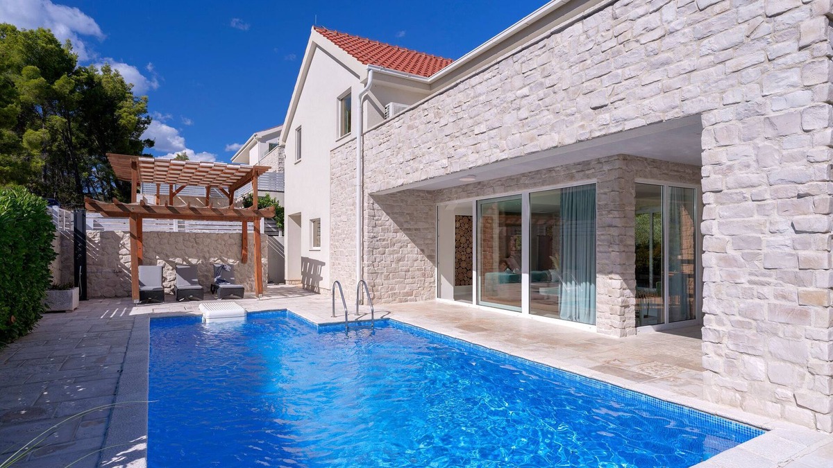 Pitve Villa | Villa Anouk - Modern Villa with Pool & Spa