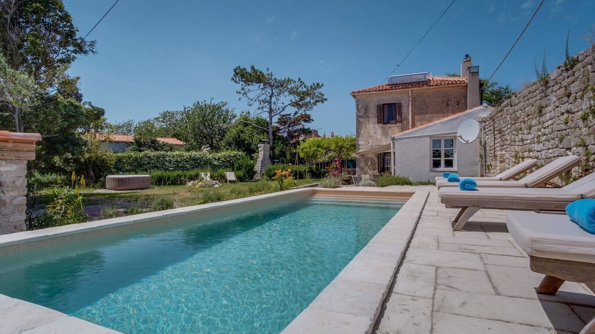 Mali Losinj Villa | Villa Antique in Osor
