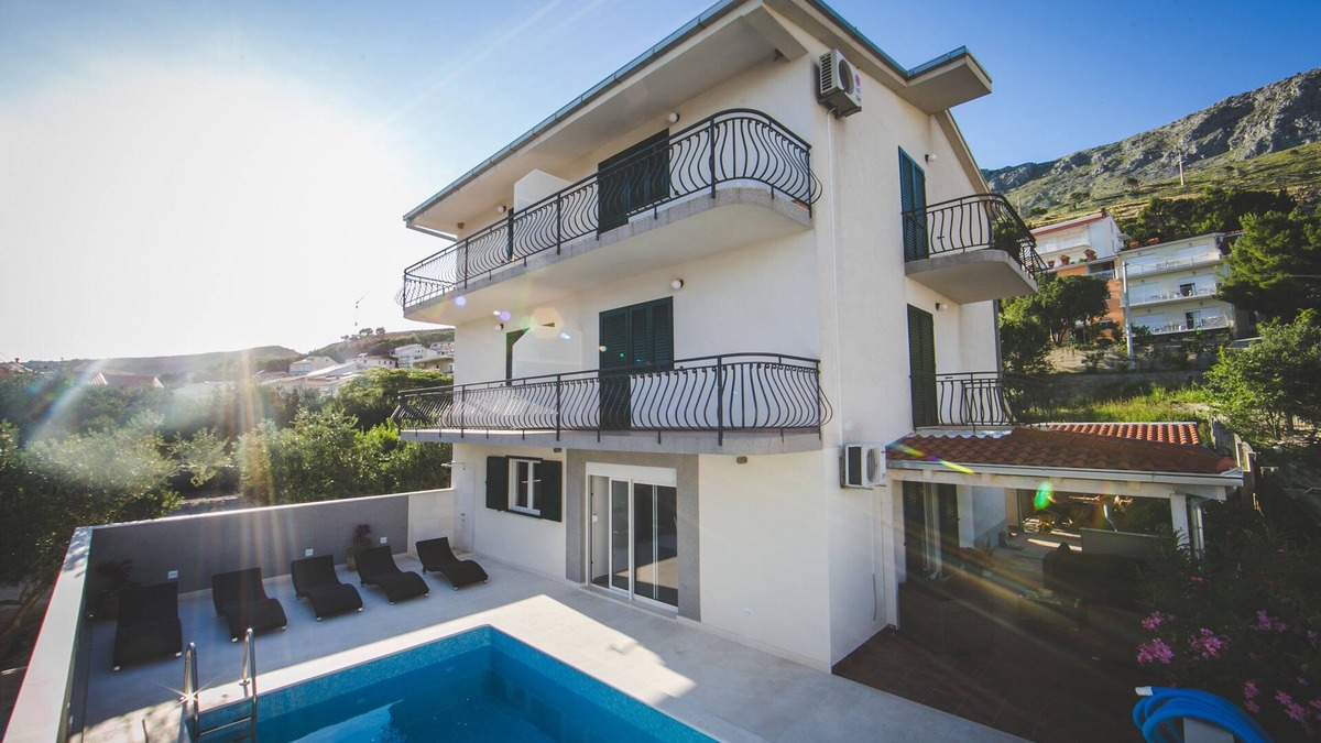 Duce Villa | Villa Antonija, 50 m from sandy beach, heated pool, max 12 pax