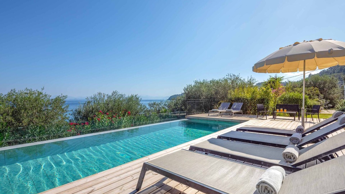 Chlomos Villa | Villa Apanemia Mare - Three Bedroom Villa, Sleeps 6