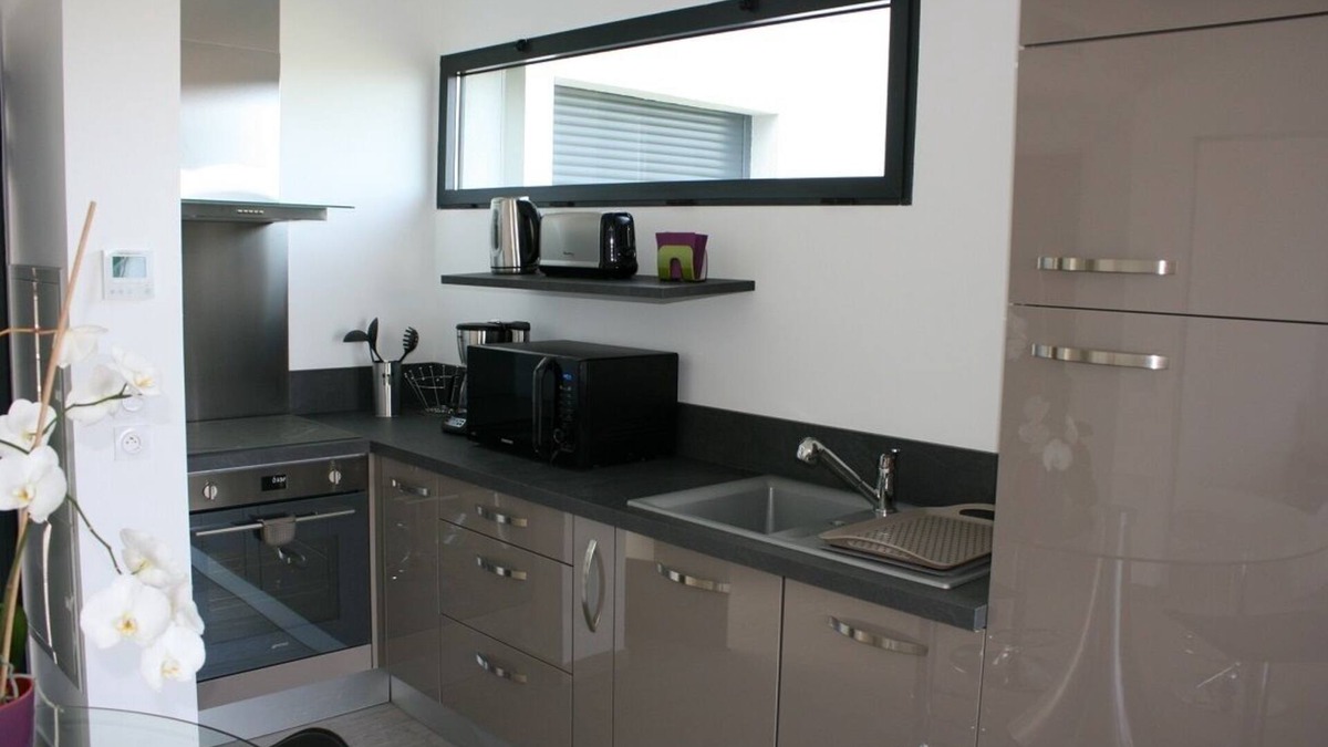Saint-Jeannet Apartment | Villa Apartments, private garden and pool, sea view
