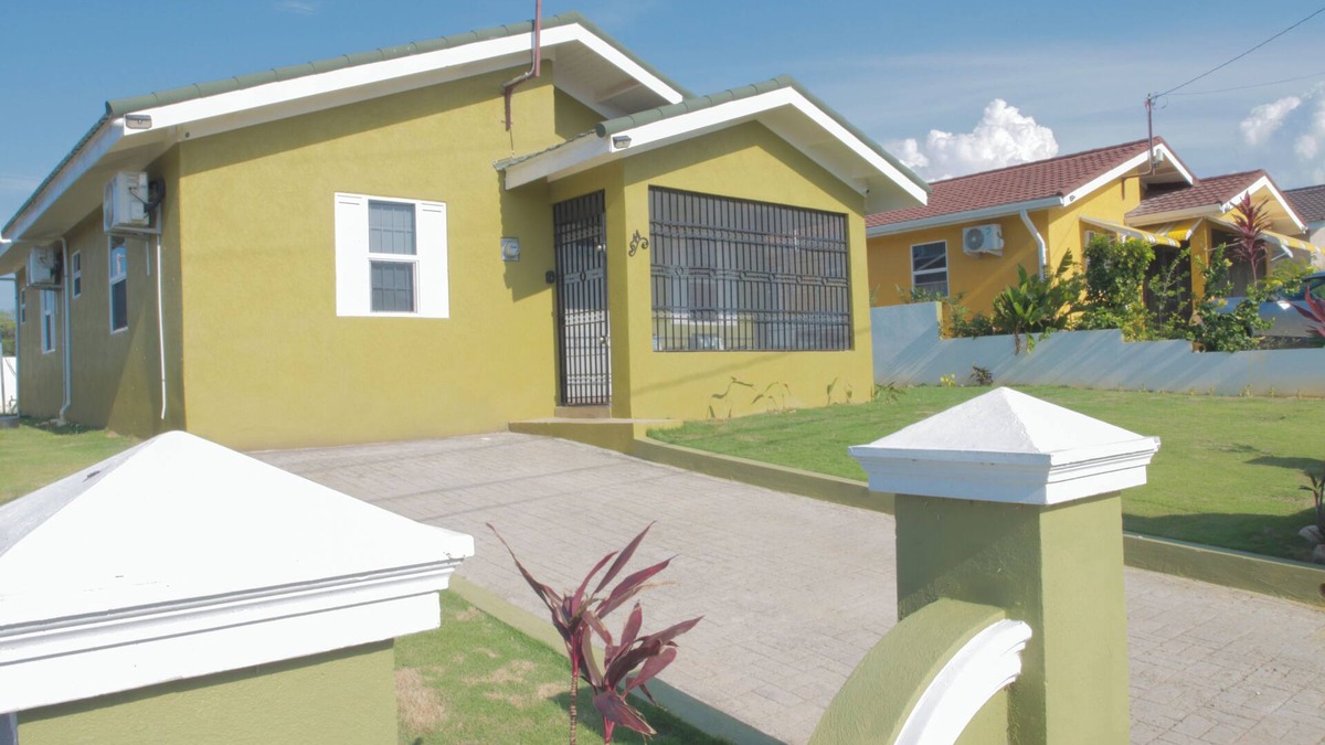 Falmouth House | Villa Applebee – from Home to Yard @ Stonebrook Manor!