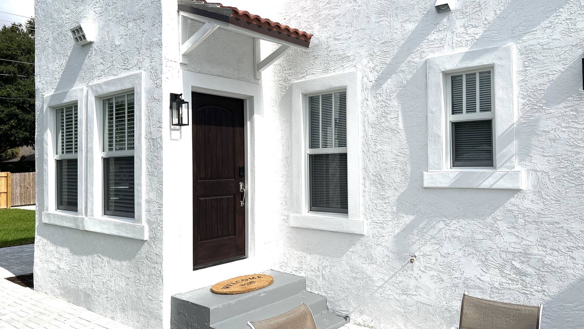 Mango Groves Villa | Villa Aqua Historic fully restored villa close to beach and down town