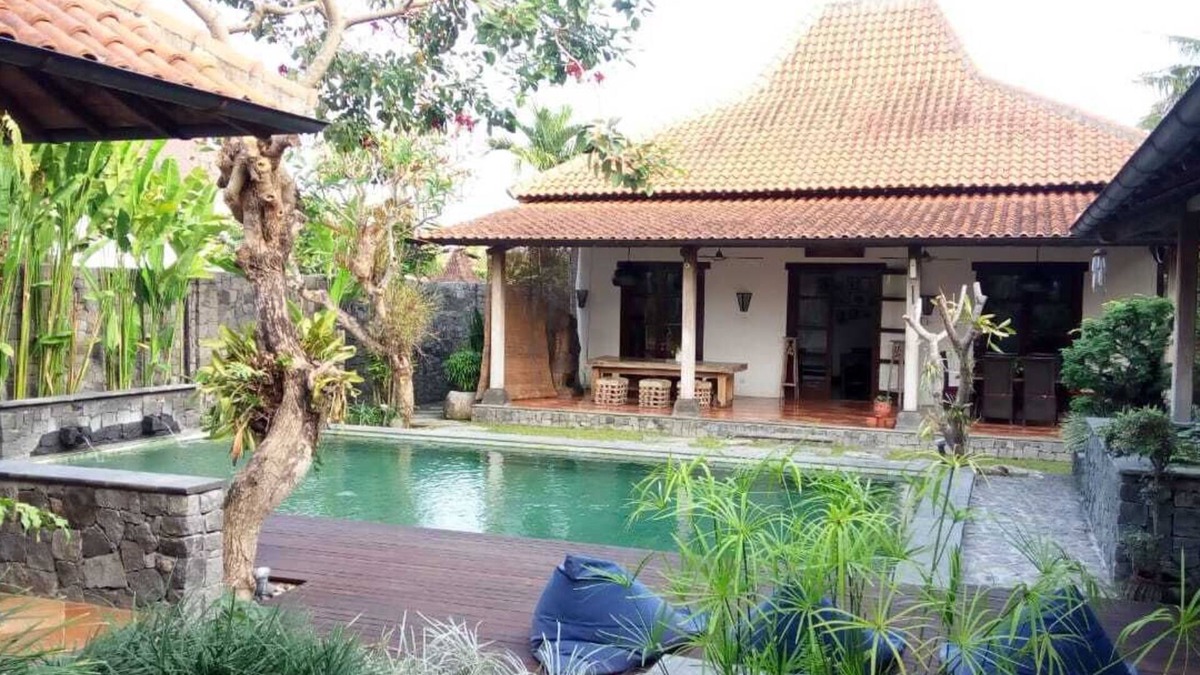 Colomadu House | Villa Aquin