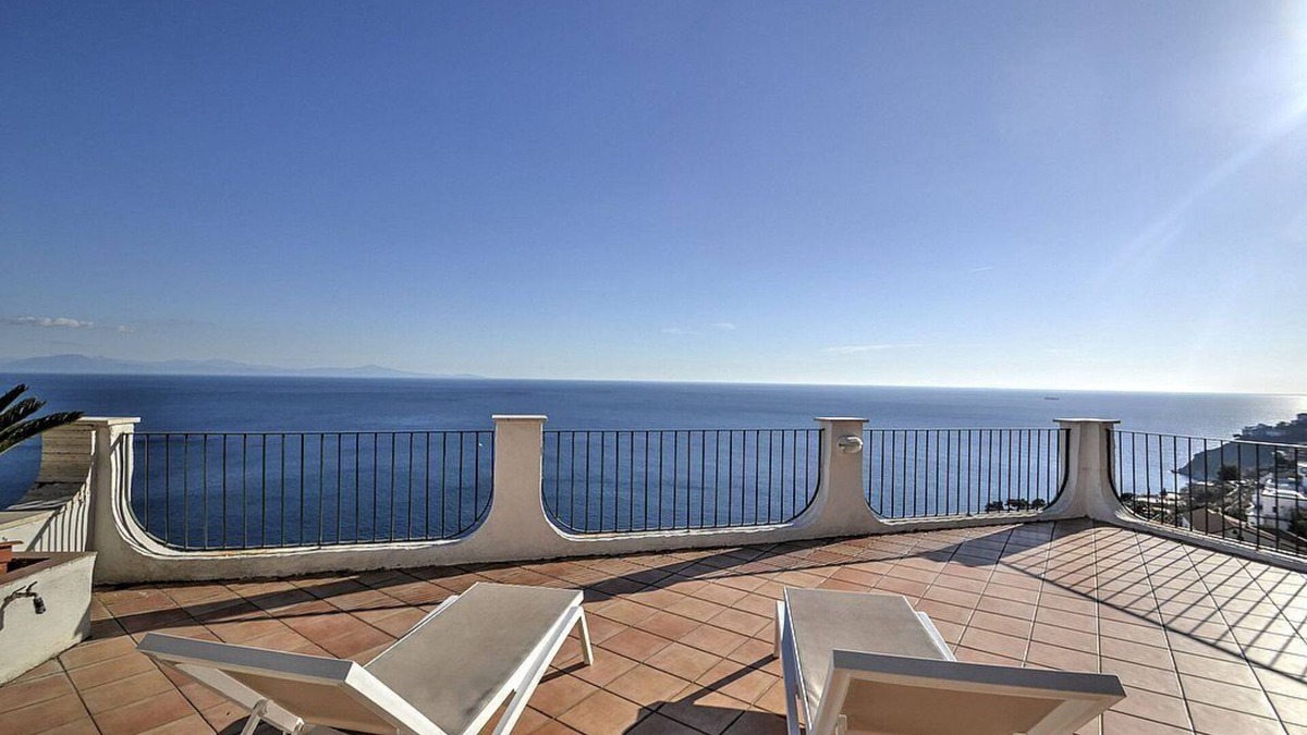 Pogerola House | Villa Arcangela A: A characteristic and welcoming independent house located on a hillside, facing the sea, with Free WI-FI.