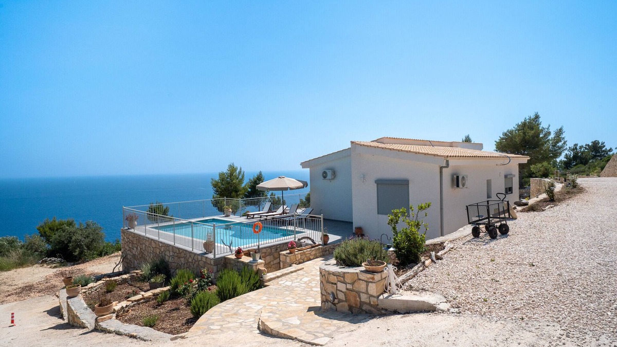 Katsimatika Villa | Villa 'Areti' with Sea View, Wi-Fi and Air Conditioning
