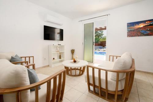 Ayia Thekla Villa | Villa Argyro