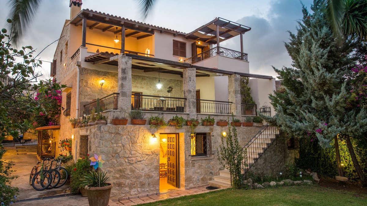 Kaliviani Villa | Villa Arhontariki stunning view, pool, BBQ close to Kissamos, Chania