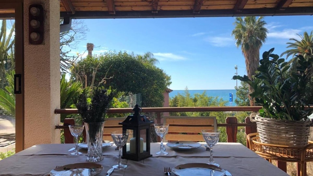 Realdo Villa | Villa Ascheri Country House with Sea View, Garden & Wi-Fi