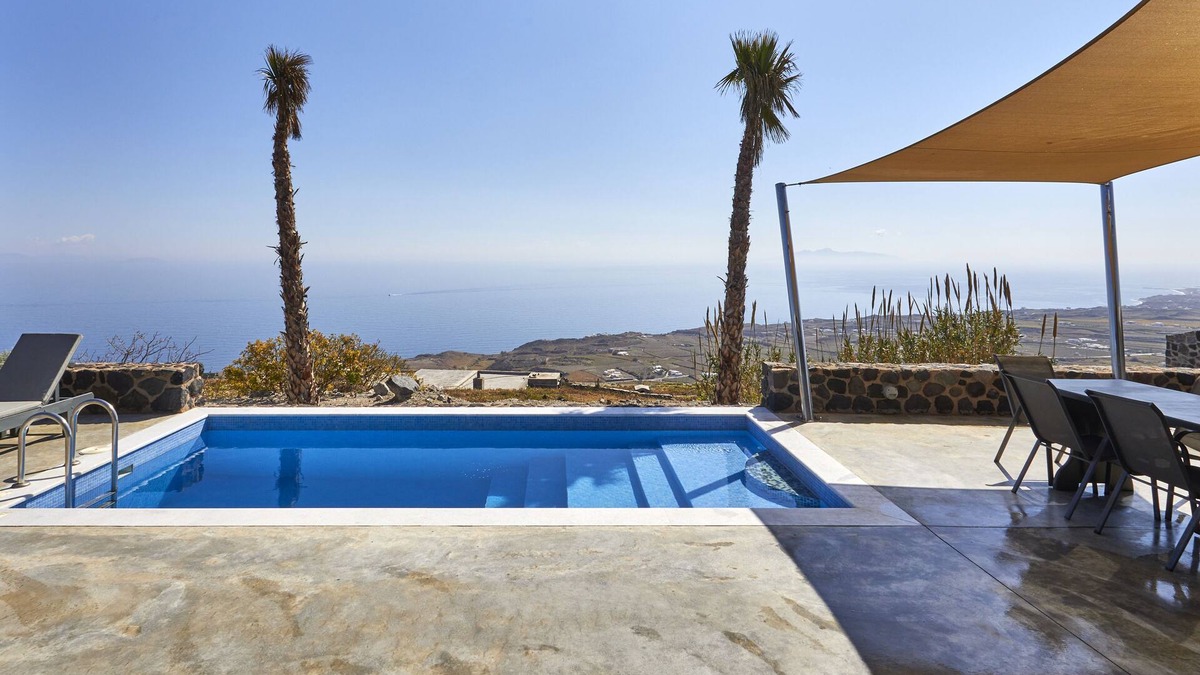Imerovigli Villa | Villa Assyrtiko, 3 bedrooms, heated pool. Part of Theano Cave Suites & Villas