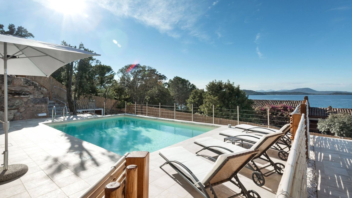 Tiriddo Villa | Villa Astrea Alba, two steps away from the beach with private swimming pool