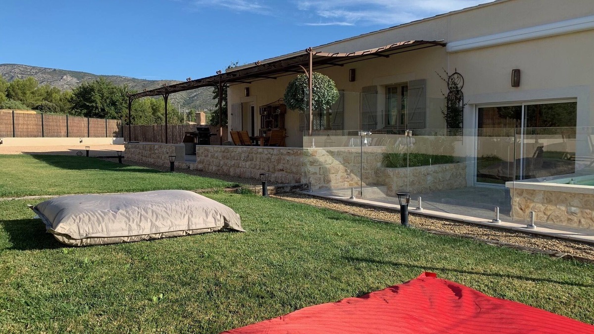 Puyloubier Villa | VILLA AT THE FOOT OF SAINTE VICTOIRE WITH SWIMMING POOL NEAR AIX EN PROVENCE