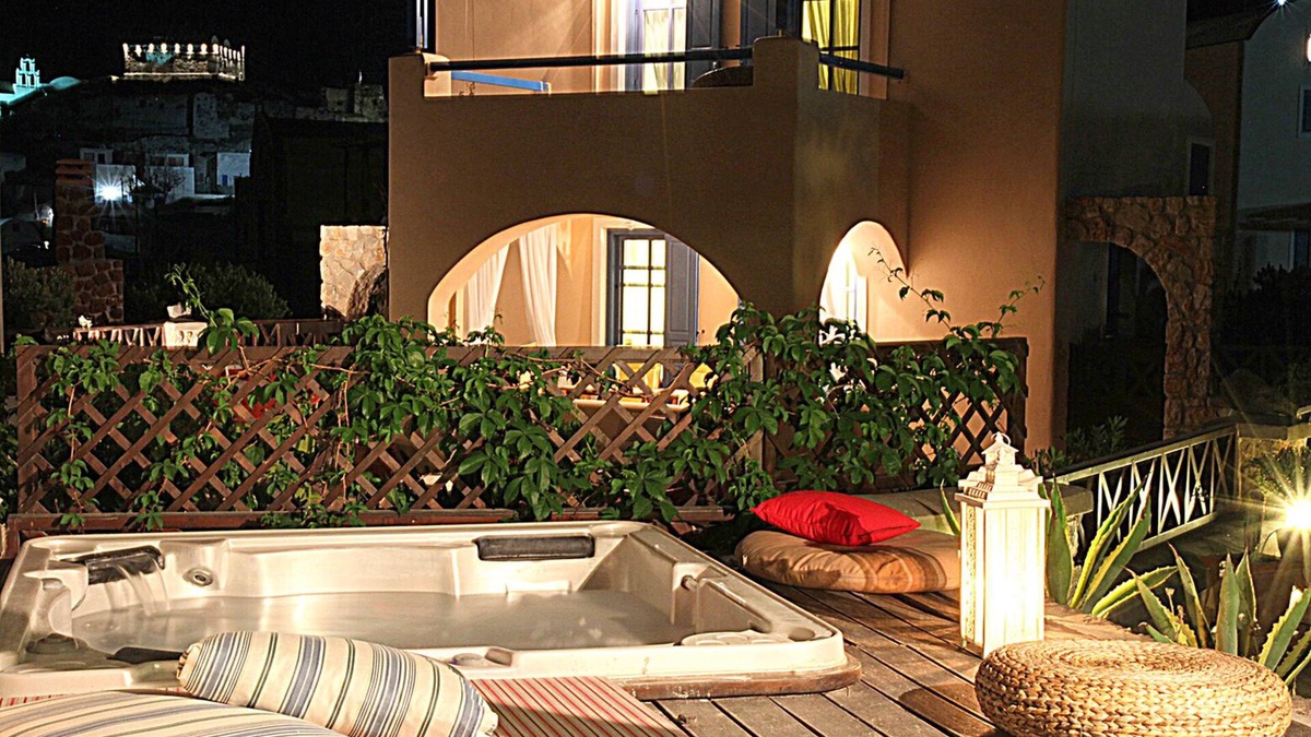 Akrotiri Villa | Villa Athena with 2 Jacuzzi's Santorini