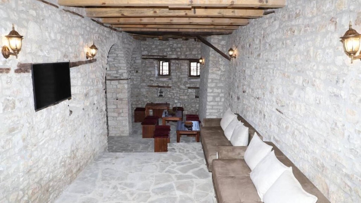 Otllak Villa | Villa Athina: Three Bedrooms Villa in Berat Castle - Since 1741