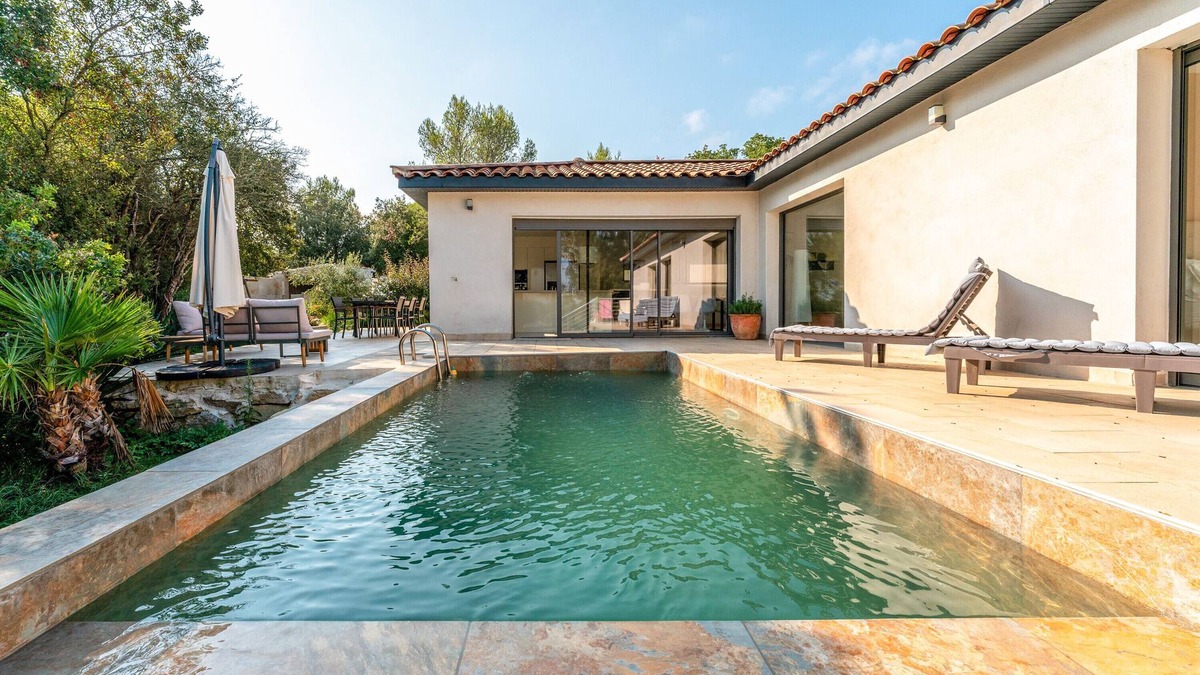 Russan Apartment | Villa 'Au Bord Du Gardon' with Mountain View, Wi-Fi and Air Conditioning