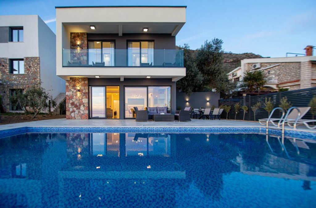 Rezevici Villa | Villa Aurora Azure - Luxury Infinity Pool Resort