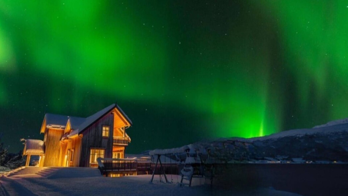 Balsfjord Villa | Villa Aurora Nestun with outdoor sauna and amazing views!