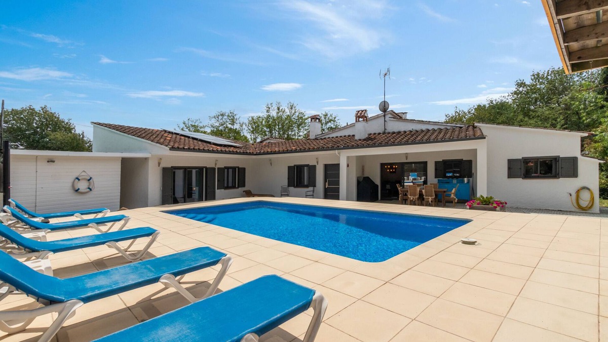 La Canyera Villa | Villa "Aurora" with Pool, Garden, Terraces & Wi-Fi