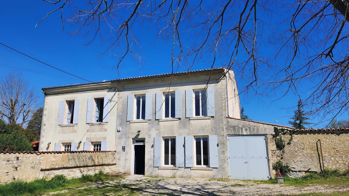 Saint-Jean-d'Angely House | Villa Ausone, Maison Spacieuse Entièrement Rénovée Lumineuse Avec Beaux Volumes