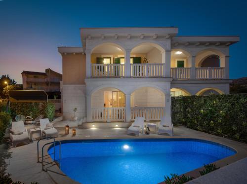 Grebastica Villa | Villa Authentica with Heated Pool