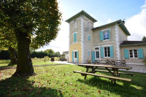 Sabres House | Villa avec piscine et billard