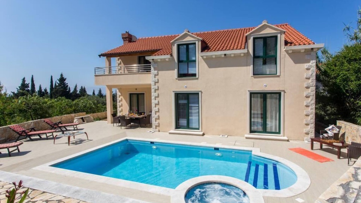 Brasina Villa | Villa Avoca - Four Bedroom Villa with Swimming Pool