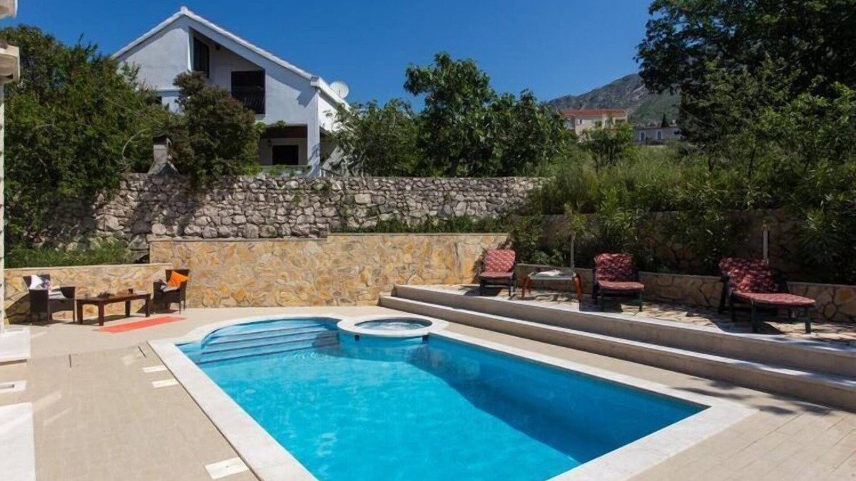 Brasina Villa | Villa Avoca - Four Bedroom Villa with Swimming Pool