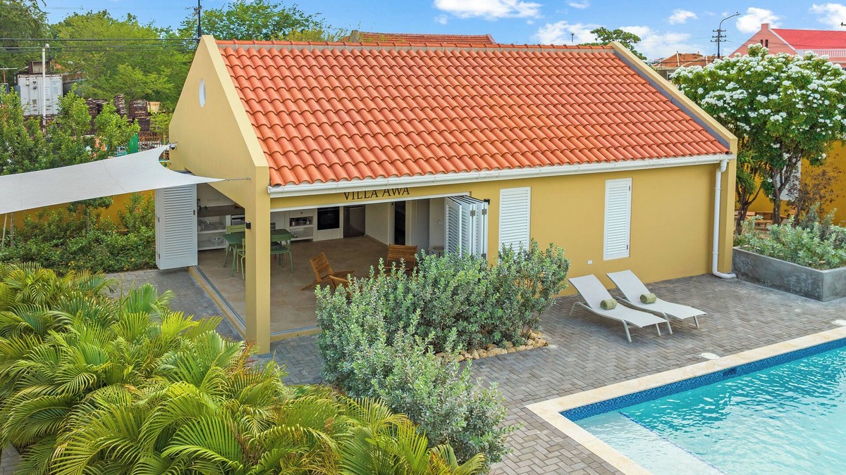 Koralengebied Villa | Villa Awa - Private Design Villa with Pool View in Tropical Garden