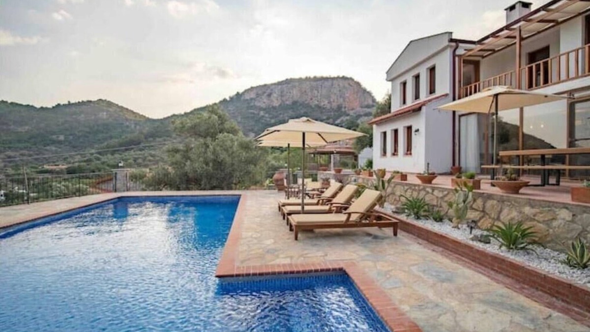 Mesudiye Villa | Villa Aylin- 3 br w/sea view and heated pool
